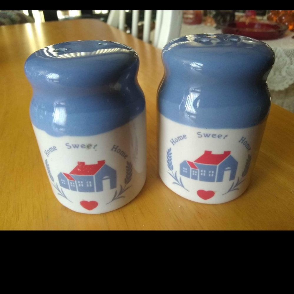 Vintage Ceramic Home Sweet Home Salt & Pepper Shakers.